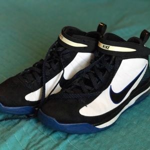 NIKE AIR MAX BASKETBALL SHOES
